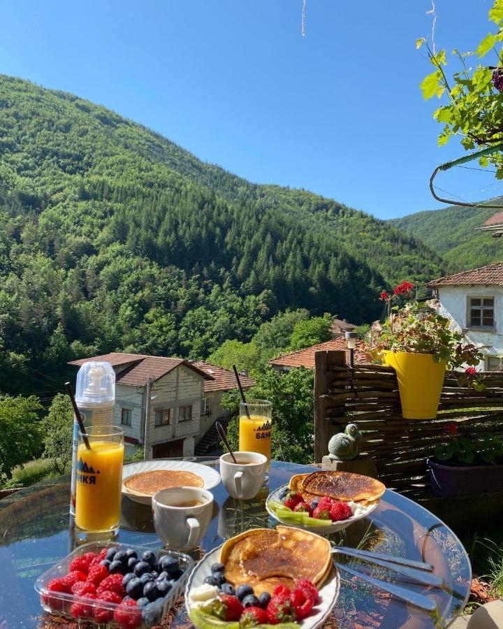 Къща За Гости Хаджиевата Къща Smolyan Exterior foto
