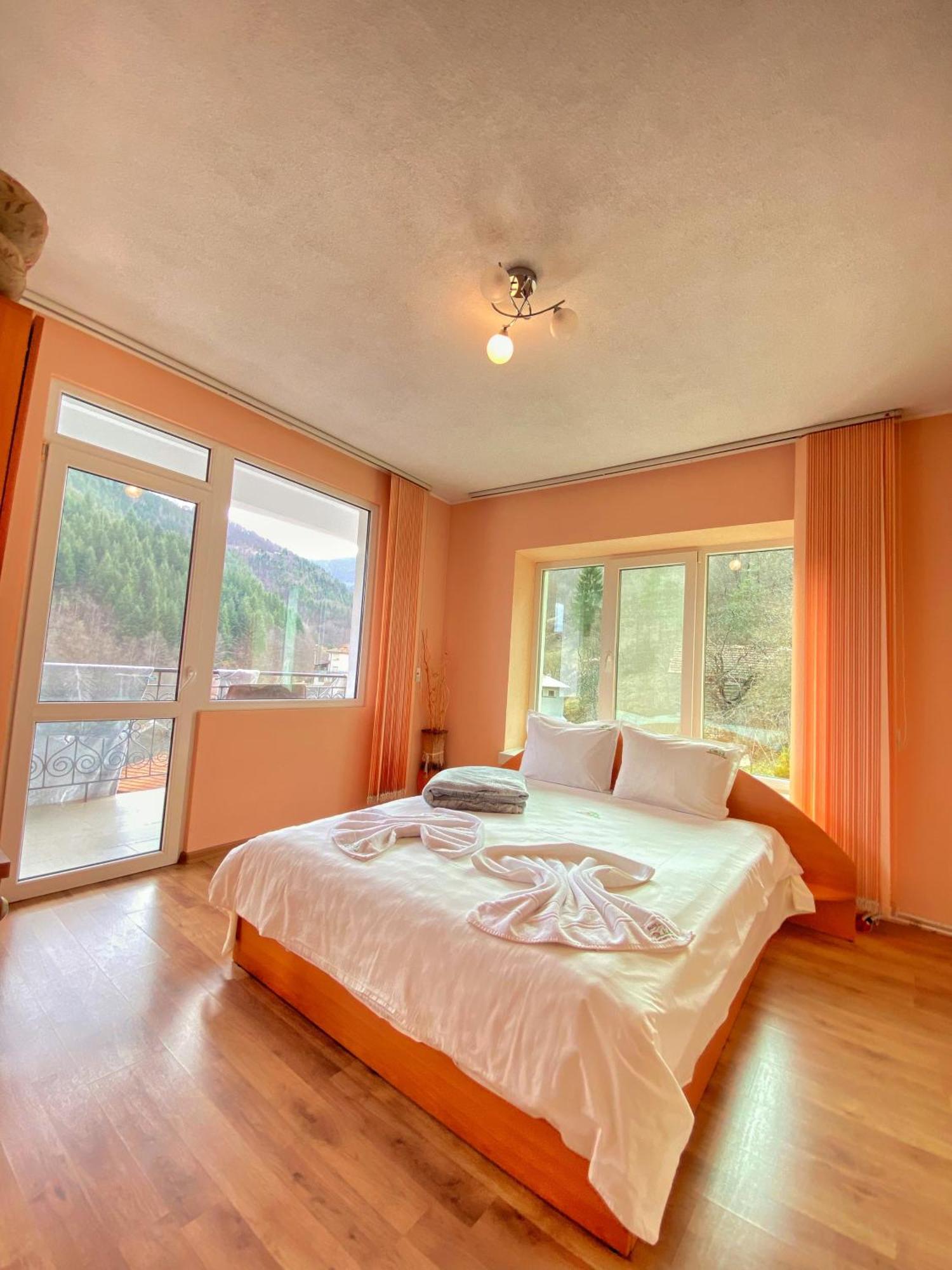 Къща За Гости Хаджиевата Къща Smolyan Exterior foto